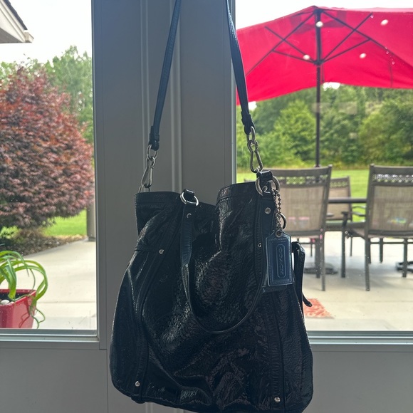 VINTAGE. Coach Aubrey Navy Tote. Good Condition. Goes for a lot on ebay. - Picture 2 of 5